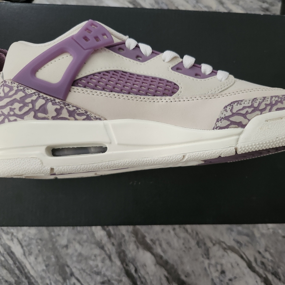 Jordan Kids Sneakers in Purple and Cream